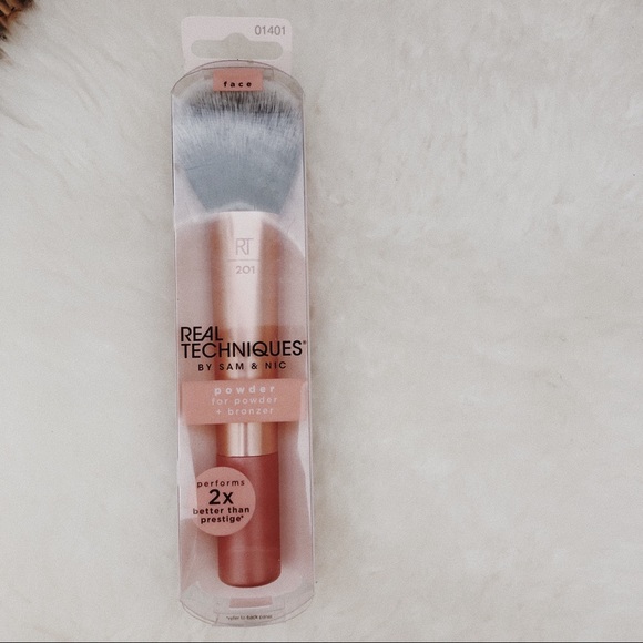 ๐ MOVING SALE! ๐ Real Techniques Powder Brush - Picture 2 of 3